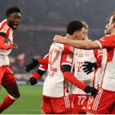 Freund répond aux problèmes de transfert et de renouvellement de contrat